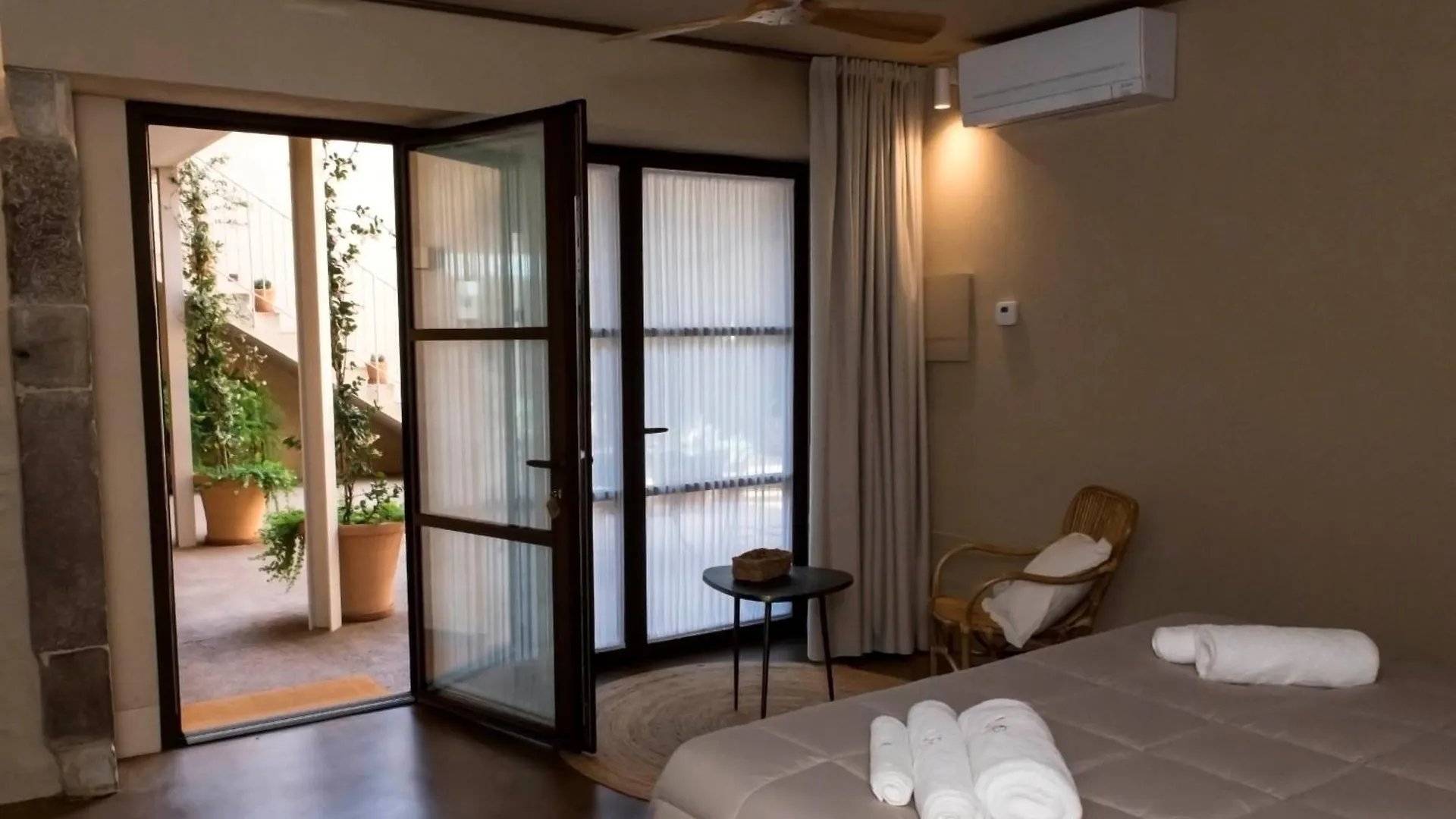 Mas Pla Bed & Breakfast Riudellots de la Selva Spain